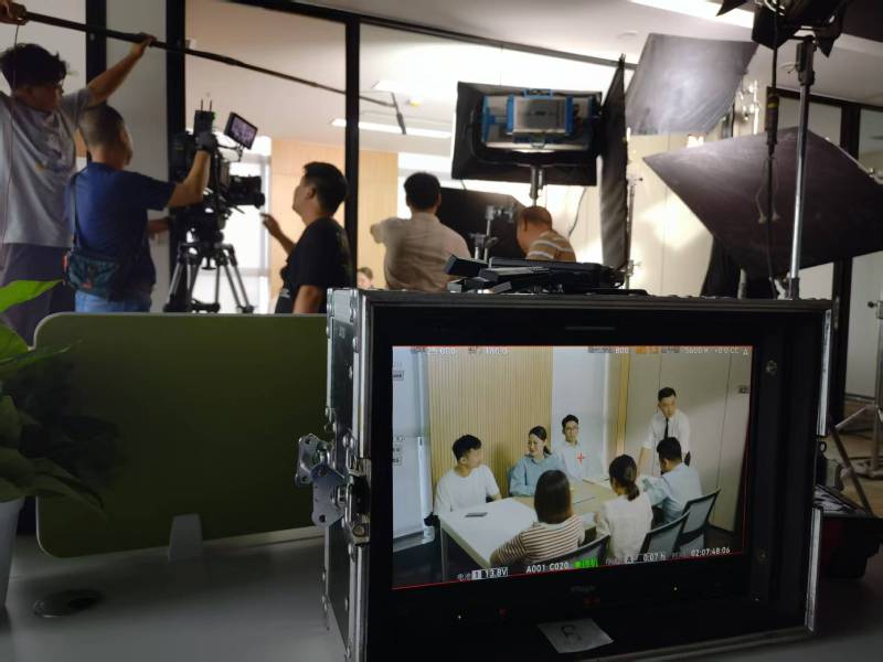 望谟县TVC拍摄公司：科技产品视觉化大师，诠释未来感与功能美学
